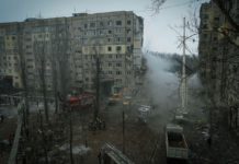 “Ці косорукі ск..ти промазали”: мер Дніпра розповів, куди цілили росіяни, ракета яких влучила у будинок