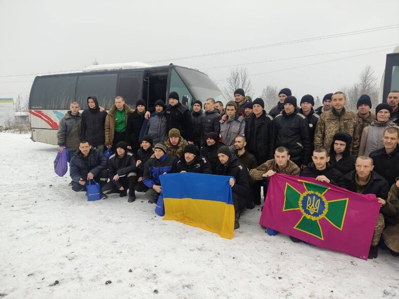 Великий обмін полоненими: Україна повернула 116 людей, серед яких - 87 воїнів ЗСУ, оборонці Маріуполя, херсонські партизани 02