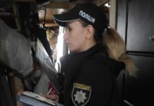 “Мати розплакалася”: як рятували новонароджену дівчинку від зграй тарганів та сміття до стелі у Києві