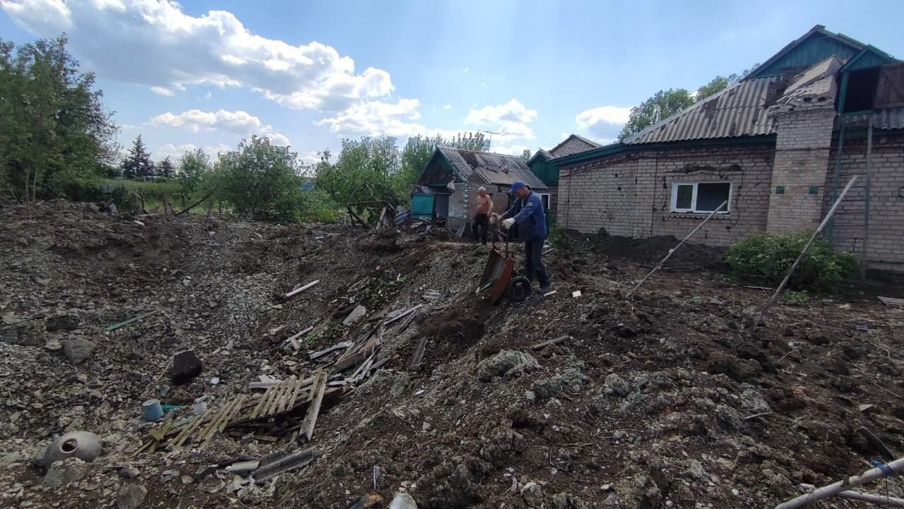 Російська авіабомба впала над Єнакієвим Донецької області / © фото: Денис Казанський