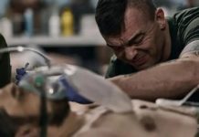 “Дістають героїв з того світу”: українські фотографи показали щемливі знімки з Бахмута