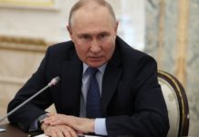 Путін шукає способи вивести війська із України: що на це вказує