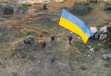 Буданов особисто доручив підняти на Зміїному найбільший прапор, що “дивиться на Крим”: подробиці звільнення острова