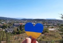 “Крим – це Україна”: патріоти бойкотують “вибори РФ” на півострові (фото, відео)