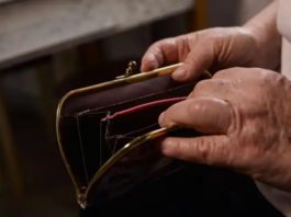 Є ті, хто отримує 10 тисяч, а є ті, хто менш як 3 тисячі: кому з пенсіонерів платять найменше