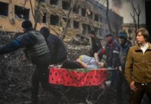 Музей Шевченка у Києві втрапив у скандал: прикрили фото з Маріуполя, щоб провести заняття з йоги