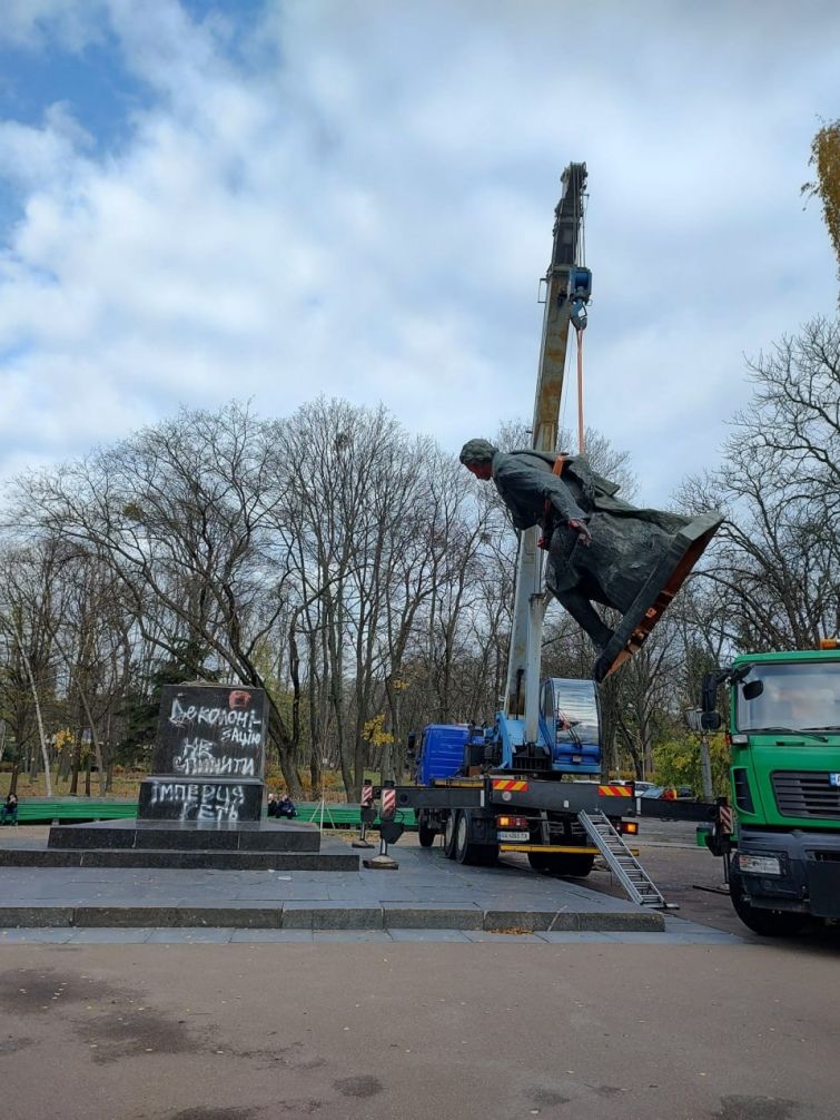 В Києві знесли пам'ятник Пушкіну