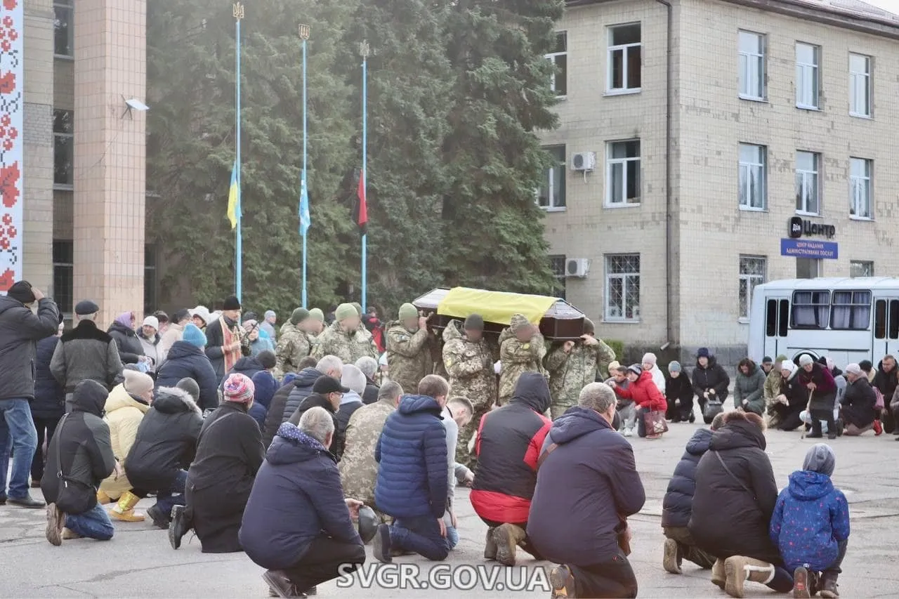 Не витримала втрати: на Кіровоградщині матір військового померла після звістки про смерть сина