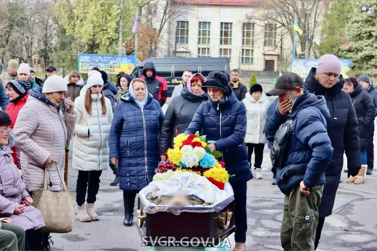 Не витримала втрати: на Кіровоградщині матір військового померла після звістки про смерть сина