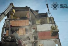 Атака на багатоповерхівку в Одесі: під завалами знайшли тіло хлопчика