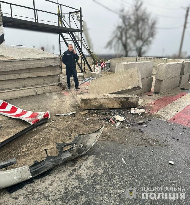 На Дніпропетровщині водій влетів у блокпост