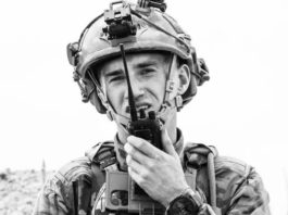 Yarmak заспівав на прощанні для захисника “Азовсталі” Назарія “Грінки” (зворушливе відео)