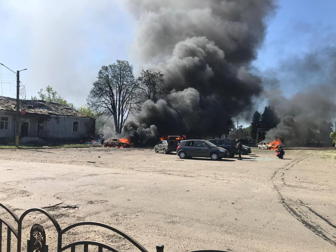 Внаслідок удару по Золочеву загинули двоє осіб