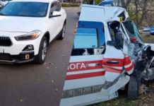 “Швидка” із вагітною потрапила в ДТП і наїхала на пішохода: що відомо про постраждалих