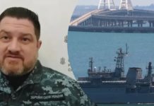 Біля Кримського мосту почали зникати захисні баржі: речник ВМС припустив причину