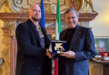 Мер Венеції нагородив українського військового, який врятував пораненого чоловіка