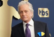 На гала-концерті в Нью-Йорку: оскароносний Майкл Дуглас підтримав Україну символічним жестом