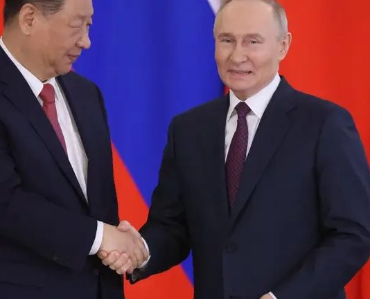 Неочікуваний ефект санкцій: ліпший союзник Москви наживається на її залежності