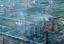 Безпілотники другу ніч поспіль атакували Ленінградську область рф — цього разу під ударом був НПЗ