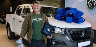 Гороховський подарував новий пікап переселенцеві з Донеччини, який «умістив все життя» в старий ВАЗ