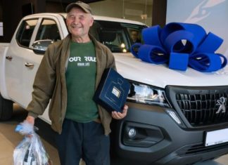 Гороховський подарував новий пікап переселенцеві з Донеччини, який «умістив все життя» в старий ВАЗ