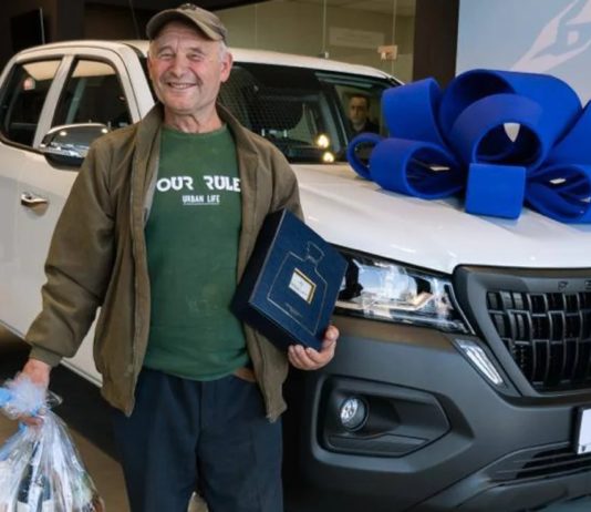 Гороховський подарував новий пікап переселенцеві з Донеччини, який «умістив все життя» в старий ВАЗ