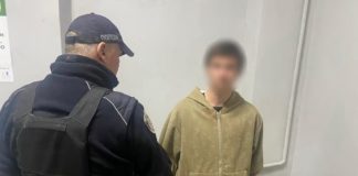На Хмельниччині молодик ножем поранив свого знайомого та в багажнику віз його до лікарні