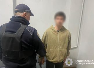 На Хмельниччині молодик ножем поранив свого знайомого та в багажнику віз його до лікарні