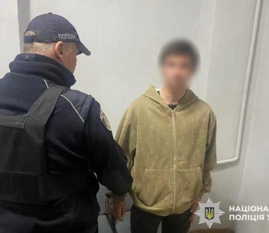 На Хмельниччині молодик ножем поранив свого знайомого та в багажнику віз його до лікарні