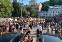 У Києві та низці інших міст вимагають не звільняти Федорова